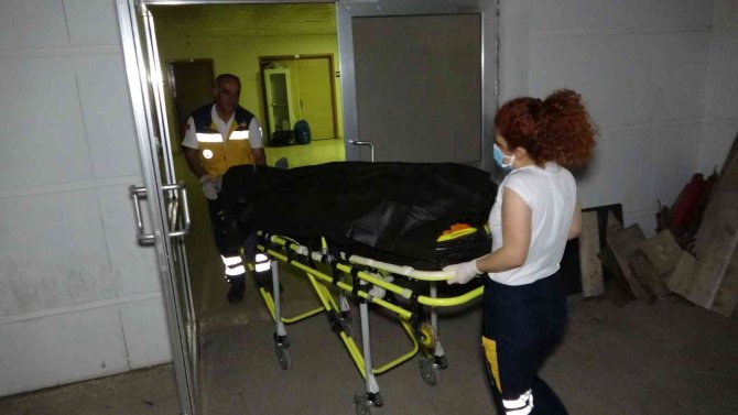 Hafif ticari araç ile otomobil çarpıştı: 1 ölü, 1 yaralı