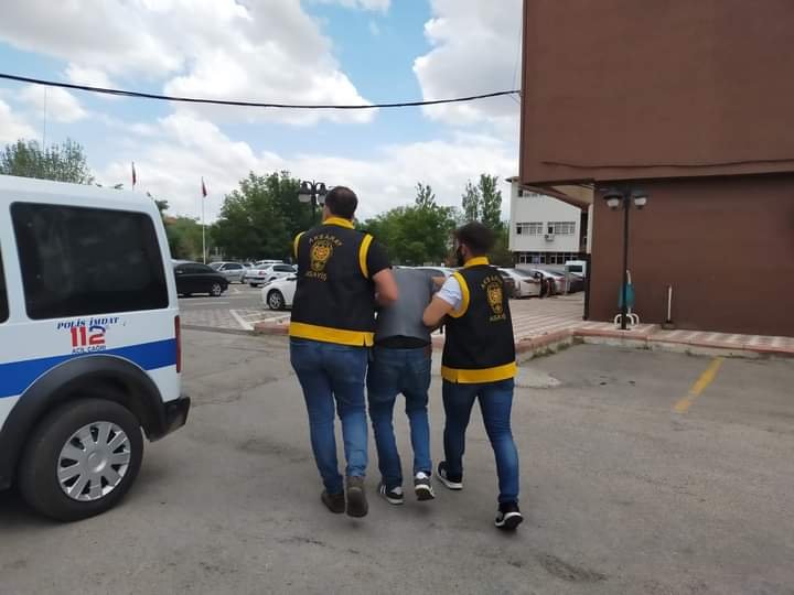 İş yerinden televizyon hırsızlığı kamerada