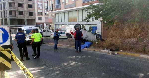 Kaldırımda yürürken otomobilin çarptığı kadın hayatını kaybetti