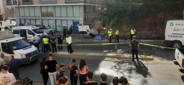 Kaldırımda yürürken otomobilin çarptığı kadın hayatını kaybetti