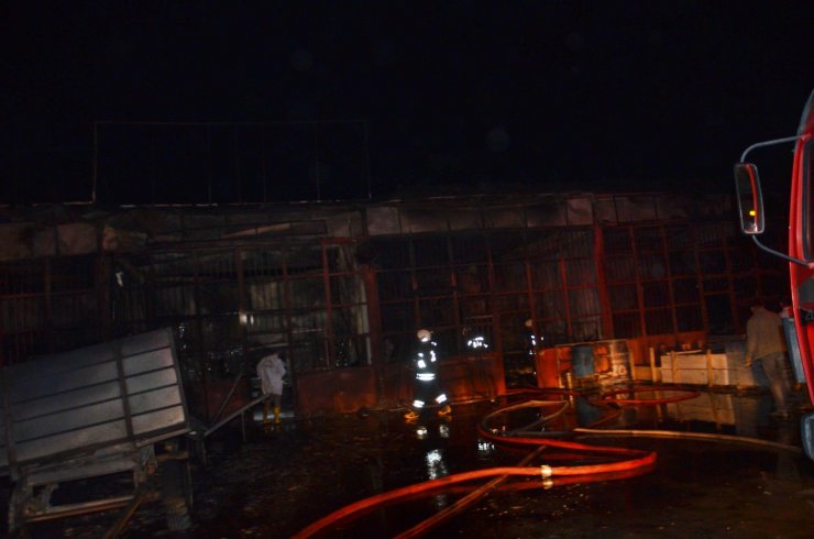 Konya'da astik deposundaki yangın! 5 iş yeri alevlere teslim oldu