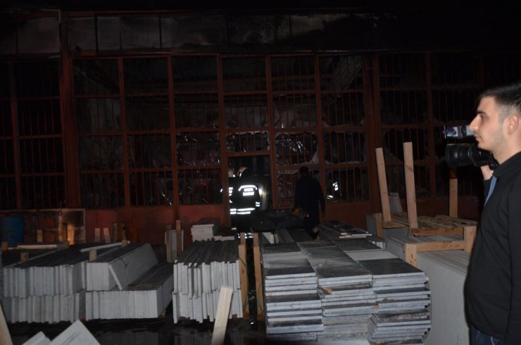 Konya'da astik deposundaki yangın! 5 iş yeri alevlere teslim oldu