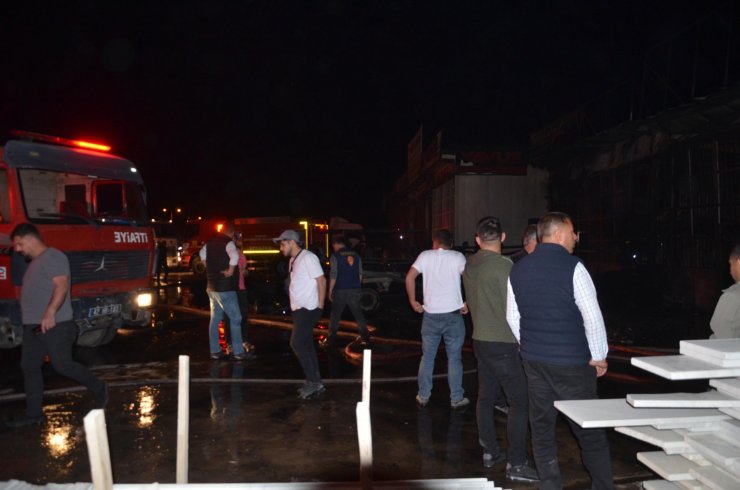 Konya'da astik deposundaki yangın! 5 iş yeri alevlere teslim oldu