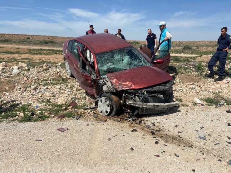 Otomobil ile hafif ticari araç çarpıştı: 1 ölü, 3 yaralı