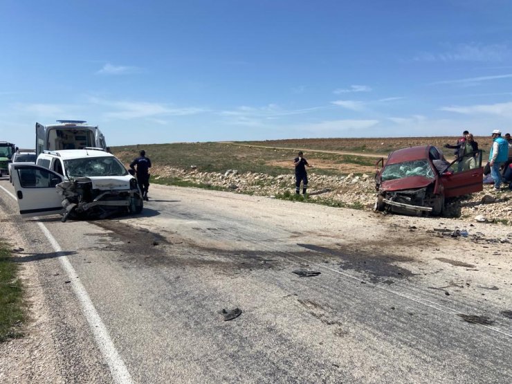 Otomobil ile hafif ticari araç çarpıştı: 1 ölü, 3 yaralı