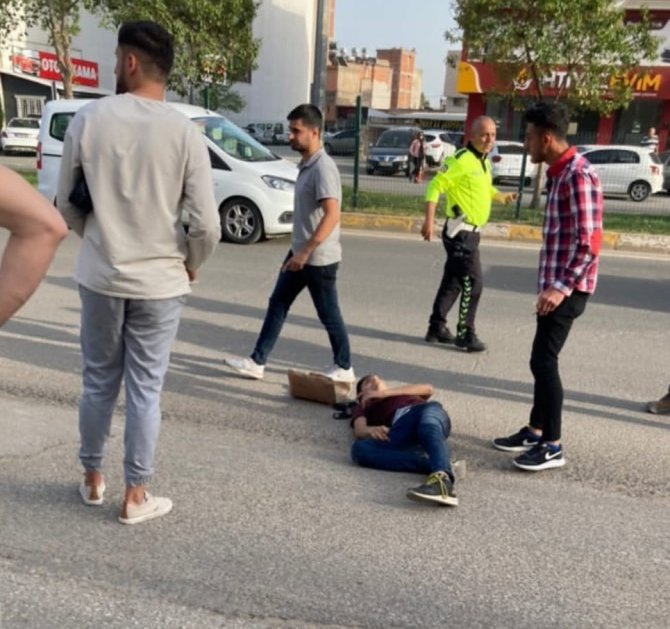 Otomobille çarpışan motosikletin sürücüsü yaralandı