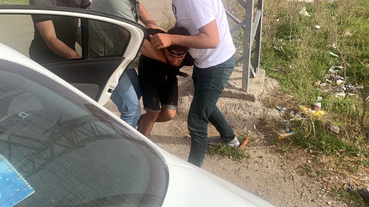 ‘Patronuna selam söyle’ diyerek taksiyi gasbetti