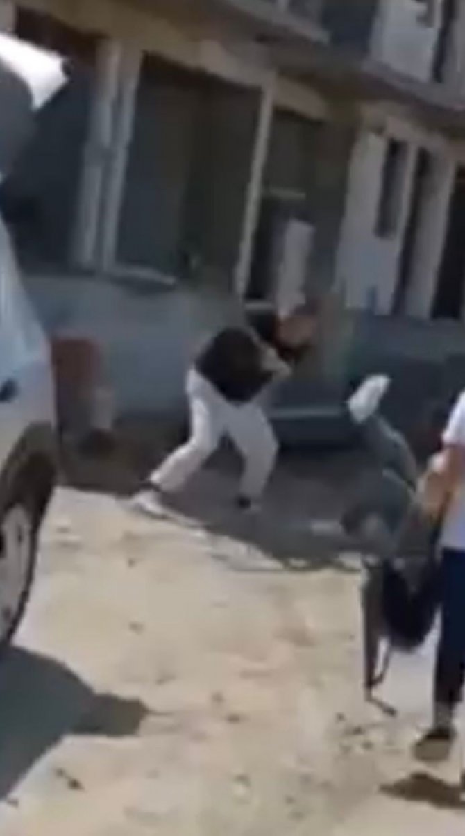Polis komşusuna baltayla işte böyle saldırdı