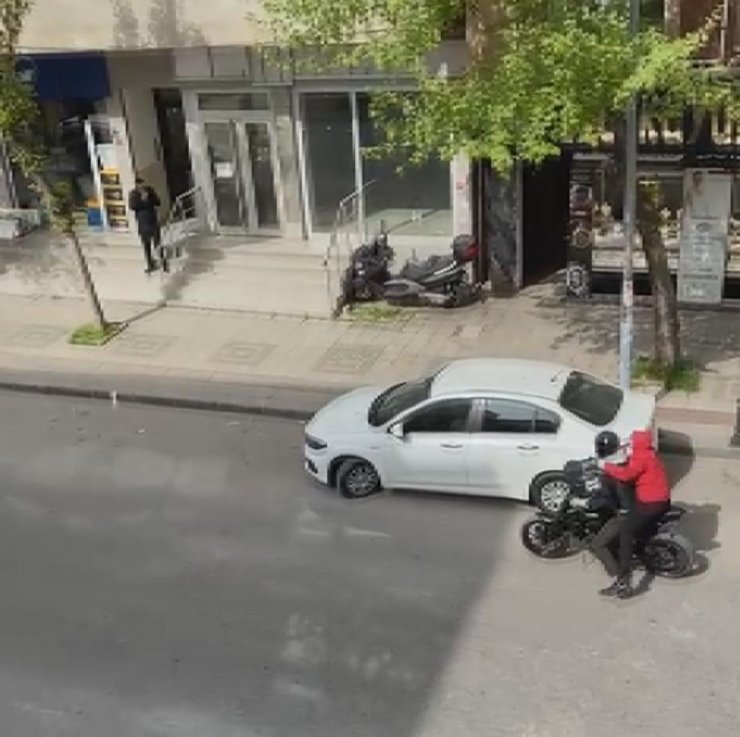 Soygun dehşeti; kuyumcuyu vurup böyle kaçtılar