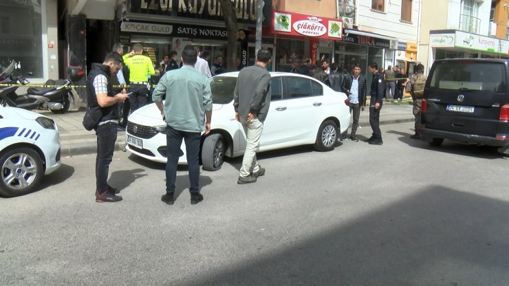 Soygun dehşeti; kuyumcuyu vurup böyle kaçtılar