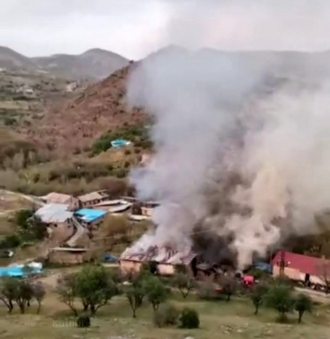 Tunceli’de korkutan yangın