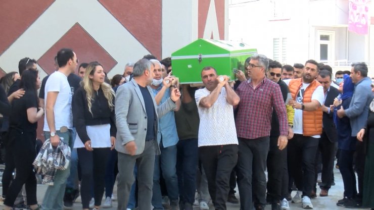 Uçak kazasında hayatını kaybeden pilot toprağa verildi