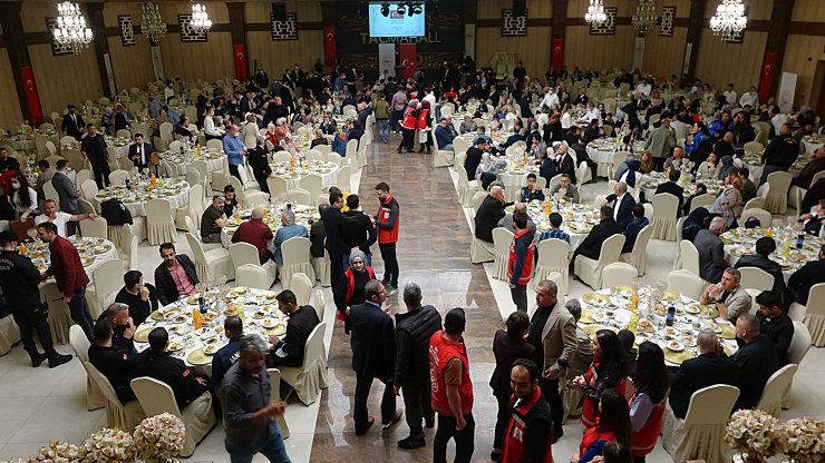 Bakan Akar: Yurdumuzu her türlü belaya karşı kilitliyoruz 