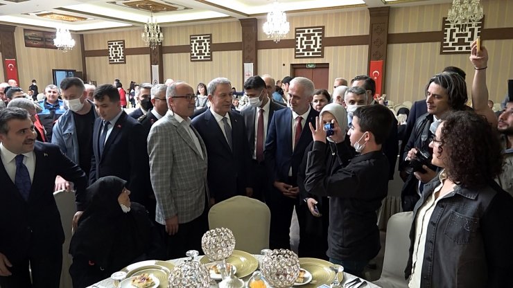 Bakan Akar: Yurdumuzu her türlü belaya karşı kilitliyoruz 