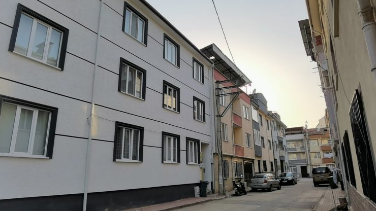 Çamaşır asarken asansör boşluğuna düştü