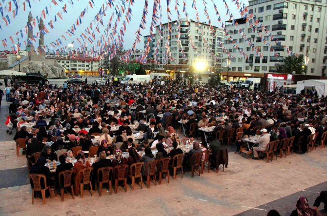 “Cumhurbaşkanımız Recep Tayyip Erdoğan’ı bir kez daha rekor bir oyla seçeceğiz"