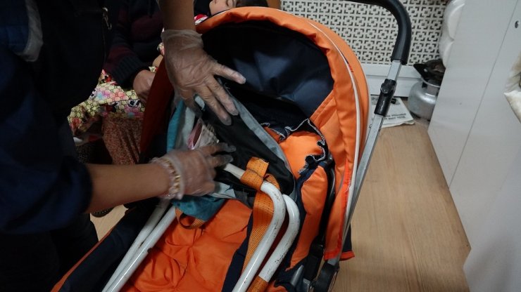 Dilendikleri paralar iç çamaşırı ve bebek arabasından çıktı