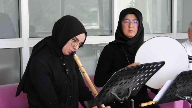 Hastalara ney dinletisi