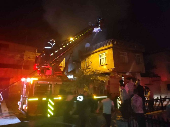 İkamet yangını korkuttu