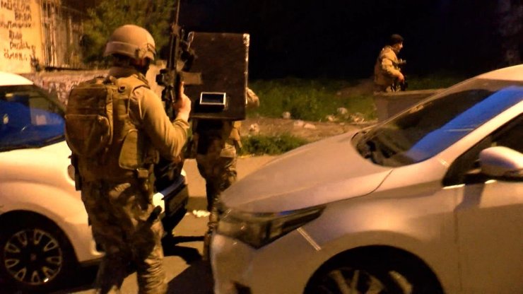 İstanbul’da uyuşturucu satıcılarına şafak operasyonu