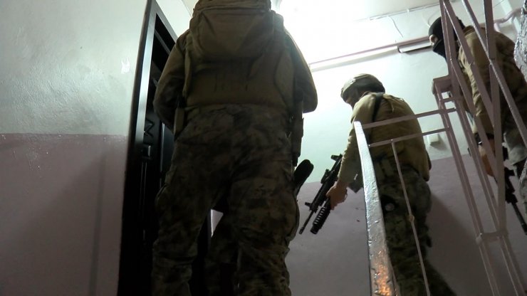 İstanbul’da uyuşturucu satıcılarına şafak operasyonu