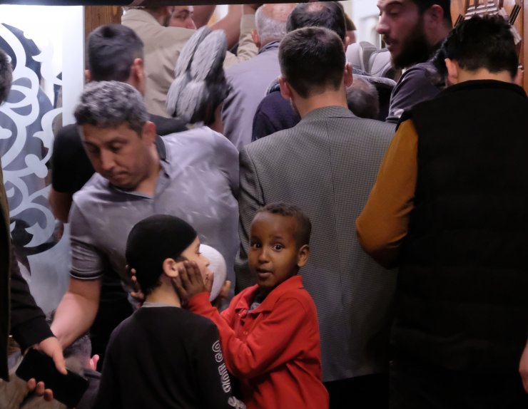 Konya'da Kadir Gecesi'nde on binler ellerini semaya açtı