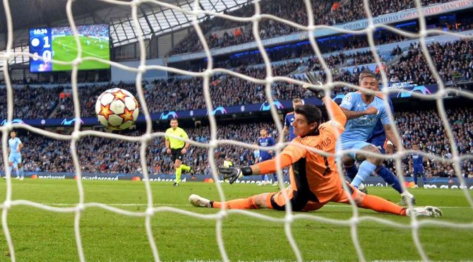 Manchester City, gol düellosunda avantajı kaptı