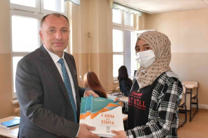 MEB’den öğrencilere ücretsiz kaynak kitap