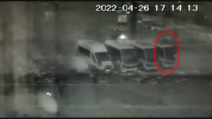 Minibüse yıldırım düştü