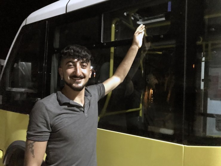 Minibüse yıldırım düştü