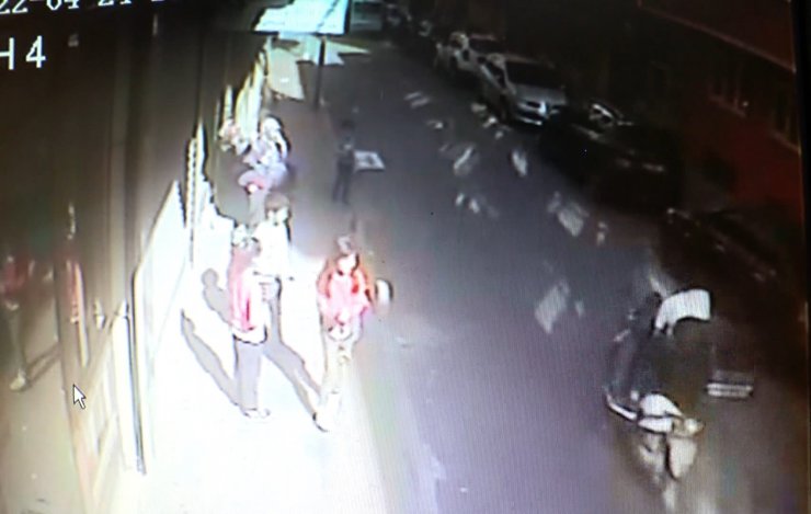 Motosikletin çarptığı çocuk metrelerce sürüklendi, sürücü kaçtı