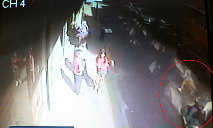 Motosikletin çarptığı çocuk metrelerce sürüklendi, sürücü kaçtı