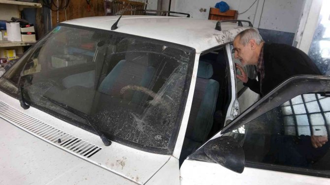 Otomobil fareleri, çamura saplandı