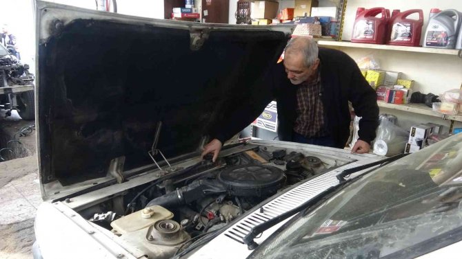 Otomobil fareleri, çamura saplandı