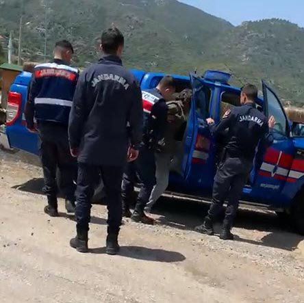 Park halindeki minibüsü ateşe verdi