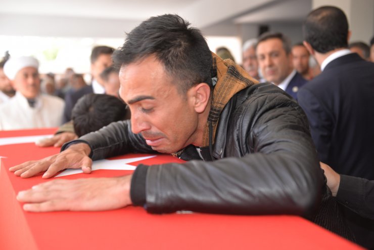 Şehit Sözleşmeli Er Yunus Kalkan son yolcuğuna uğurlandı