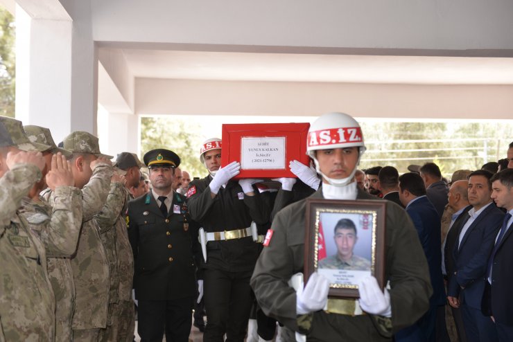 Şehit Sözleşmeli Er Yunus Kalkan son yolcuğuna uğurlandı
