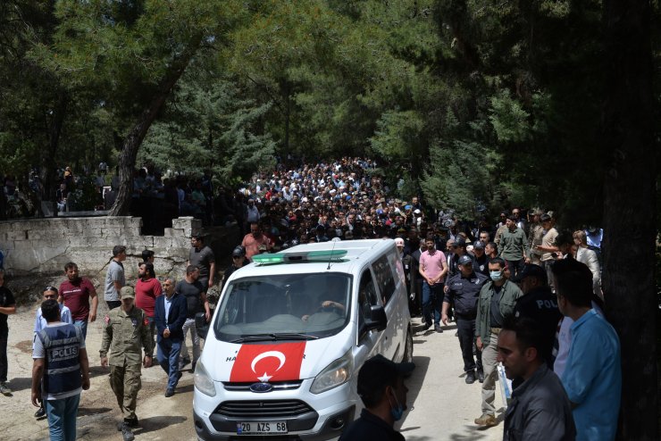 Şehit Sözleşmeli Er Yunus Kalkan son yolcuğuna uğurlandı