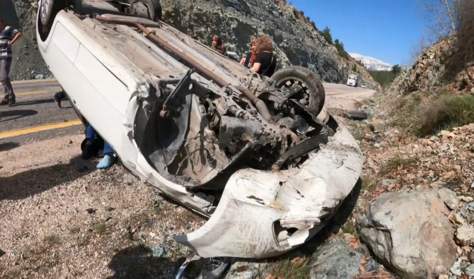 Takla atan araçta dehşeti yaşadılar