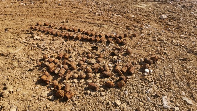 Toprağa gömülü bulunan yüzlerce bombanın sırrı çözülüyor