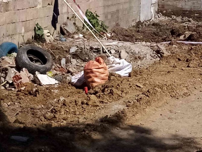 Toprağa gömülü bulunan yüzlerce bombanın sırrı çözülüyor