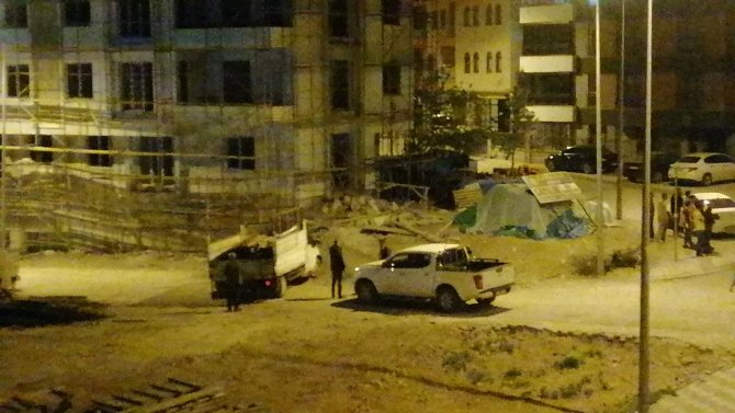 Vatandaşlar tarafından fark edilen hırsızlar aracı bırakıp kaçtılar