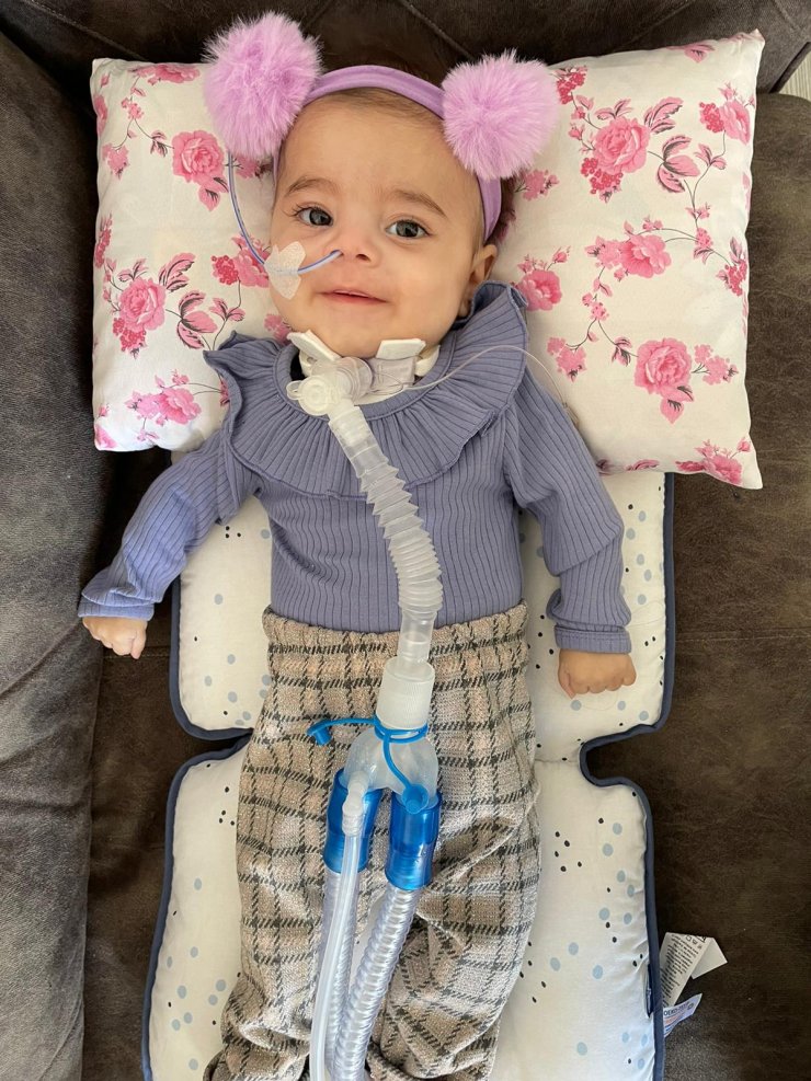 Devrilen ambulansta yaralanan SMA'lı Elif bebek, taburcu oldu