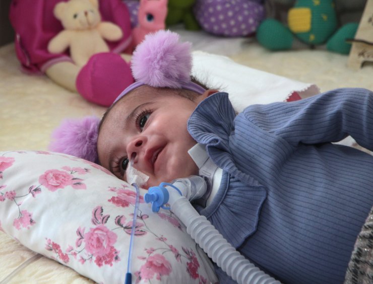 Devrilen ambulansta yaralanan SMA'lı Elif bebek, taburcu oldu