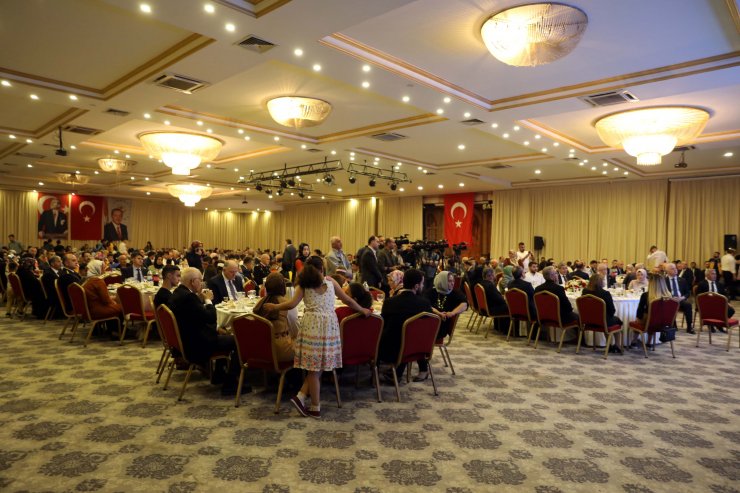 Fuat Oktay: Yuvarlak masa etrafında senaryo yazıyorlar