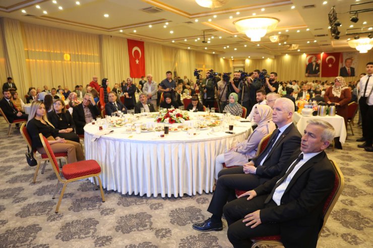 Fuat Oktay: Yuvarlak masa etrafında senaryo yazıyorlar