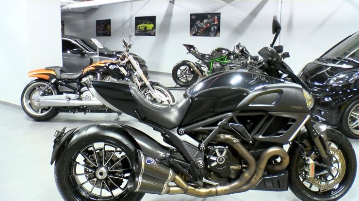 Galerideki motosikleti böyle çaldılar