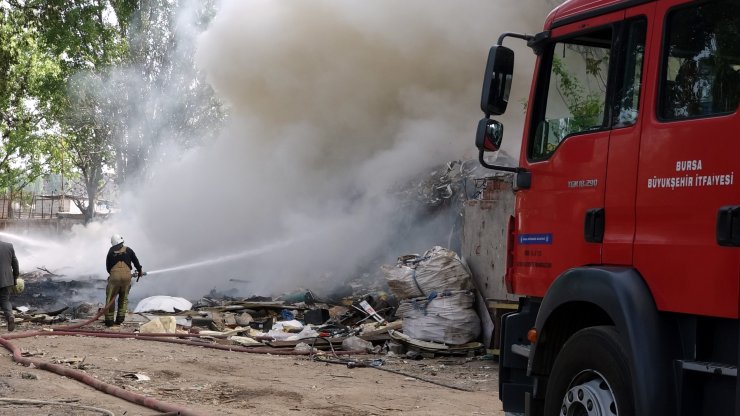 Hurdacılar Sitesi'ndeki çöplükte yangın
