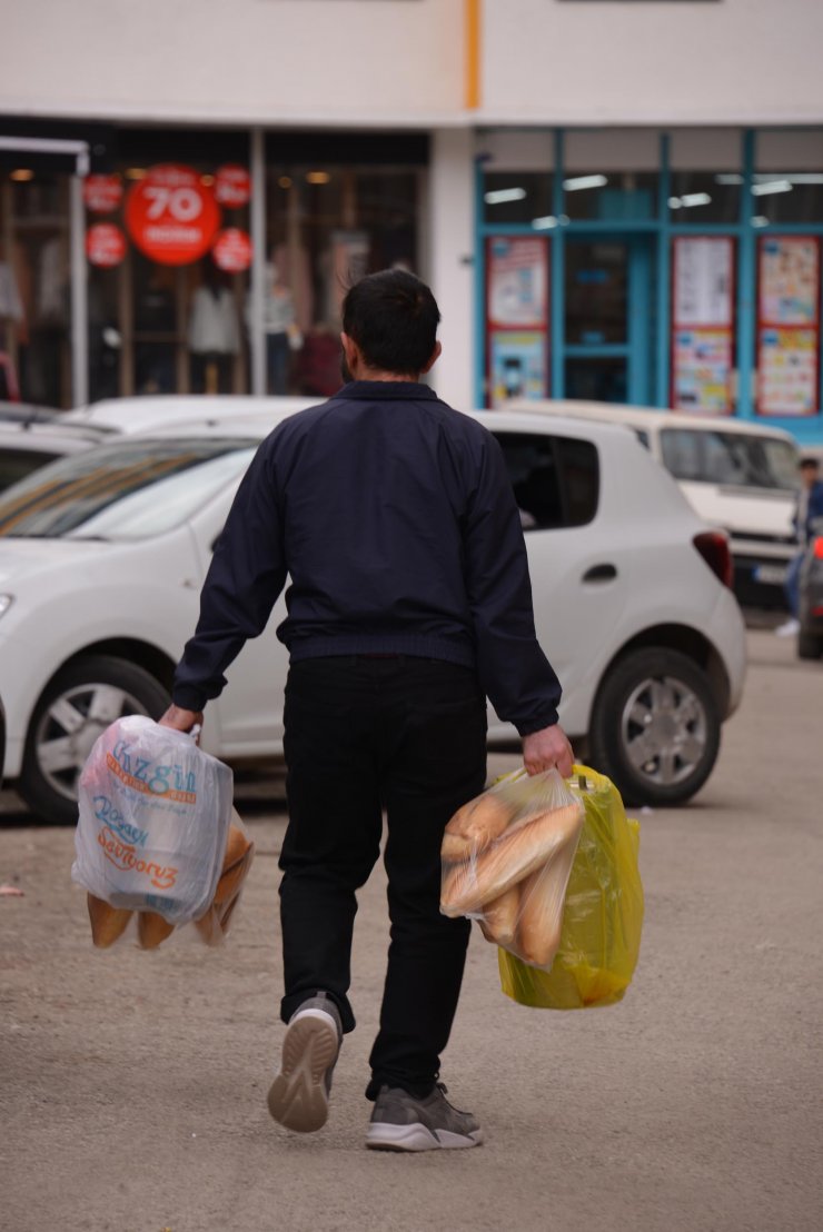 İmam ve cemaat, 15 yıldır ihtiyaç sahiplerine iftar yemeği hazırlıyor