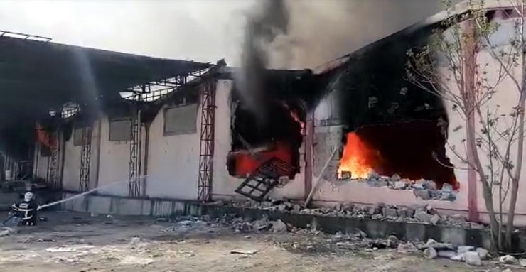 Mobilya mağazasında yangın